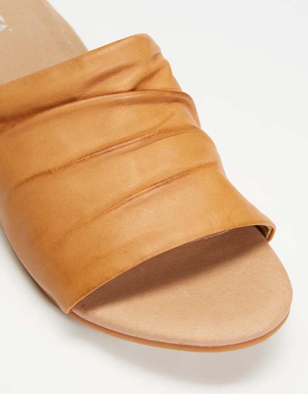 Mia Vita - Maple Slide - Tan