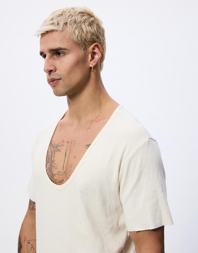 Surrounded By Ghosts - The Grossite Slim Low Neck Rib Knit T-Shirt