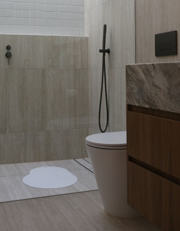 DESIGNSTUFF - CURV Silicone Non-Slip Bath Mat
