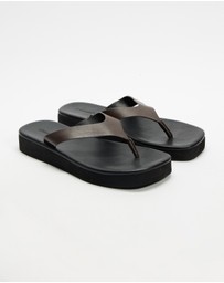 Atmos&Here - Tia Contrast Strap Leather Platform Thongs