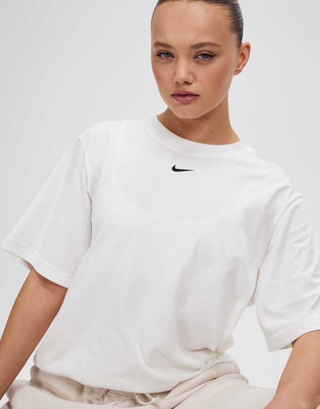 Nike - Sportswear Woman's Essential T-Shirt