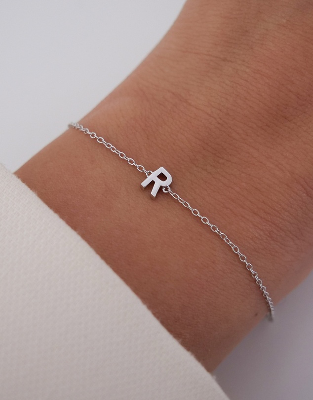 The Silver Collective - Petite A-Z Letter Bracelet Silver - R