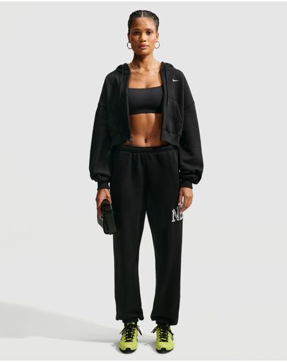 Total Black & Sail