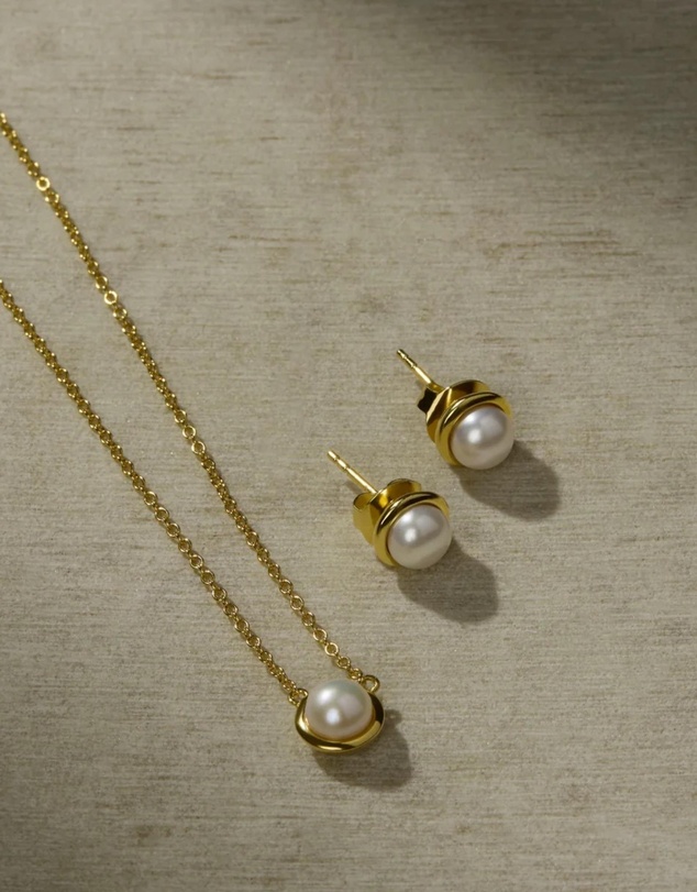 Najo - Moonbeam Yellow Gold & Pearl Stud Earring