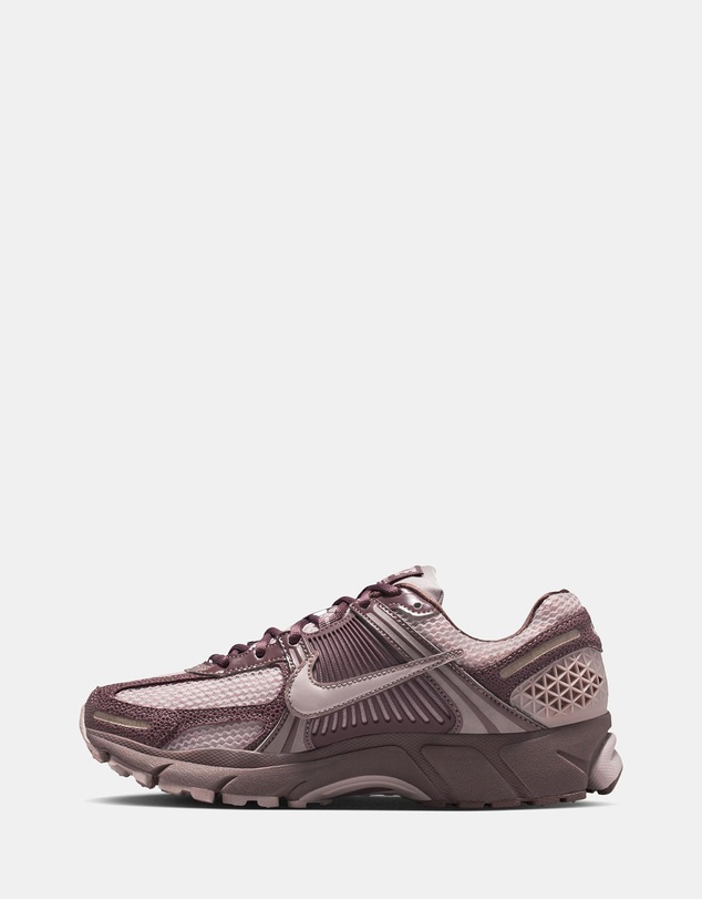 Nike - Zoom Vomero 5 - Women's