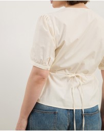 Atmos&Here Curvy - Nora Puff Sleeve Wrap Shirt