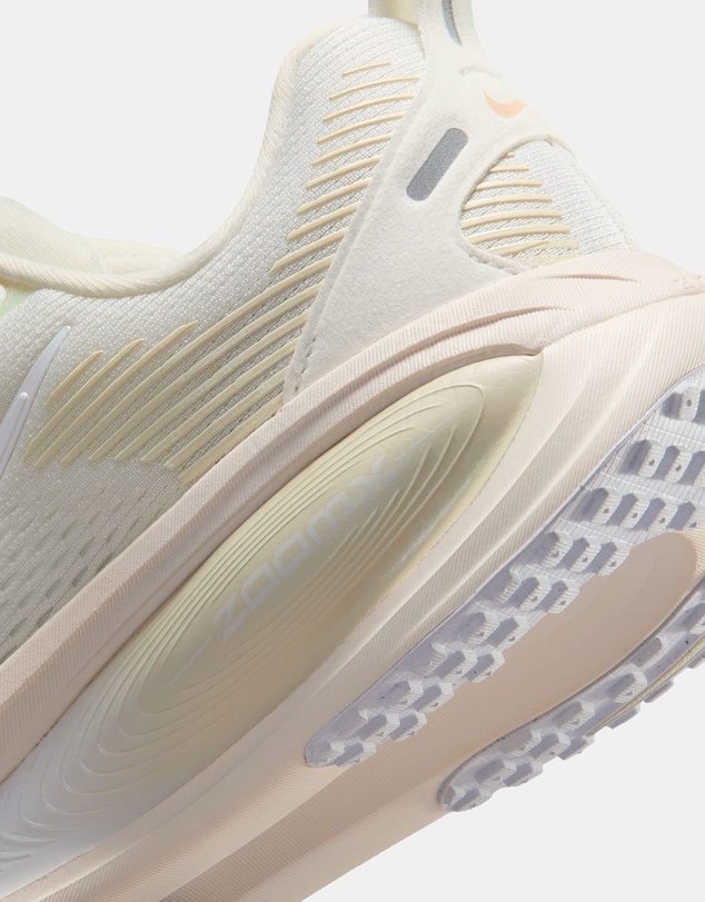 Nike - Vomero 18 - Women's