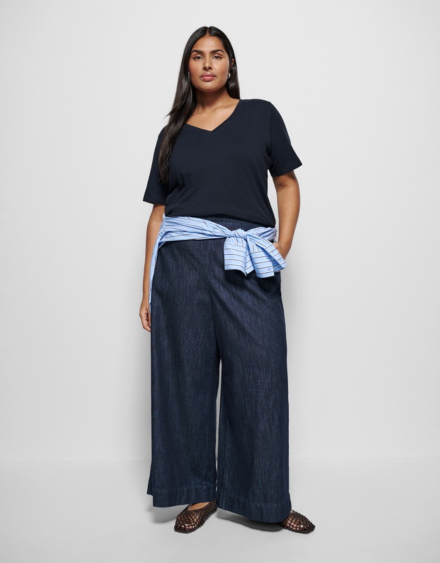 Commonry - Rue V Neck Tee