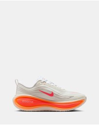Nike - Vomero Plus - Women's