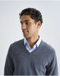 3 Wise Men - 3 Wise Men Fisher V Neck Merino Knit - Charcoal