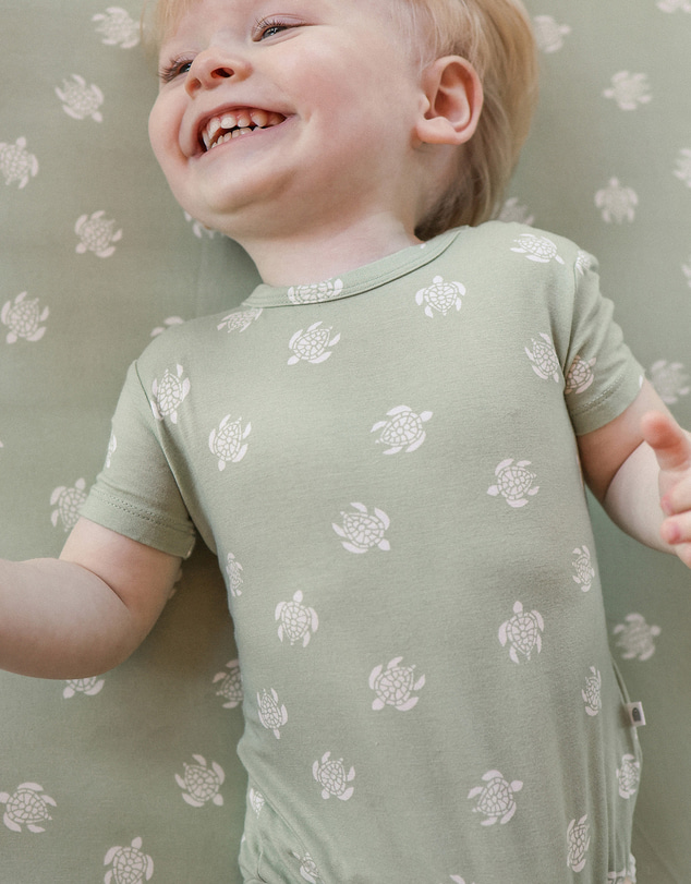 Kynd Baby - Fitted Cot Sheet in Turtle