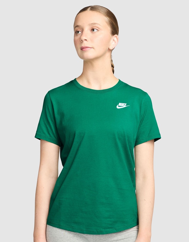 Nike - Sportswear Club Essentials T-Shirt