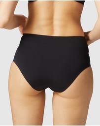 Simone Perele - Essentiel Control Brief