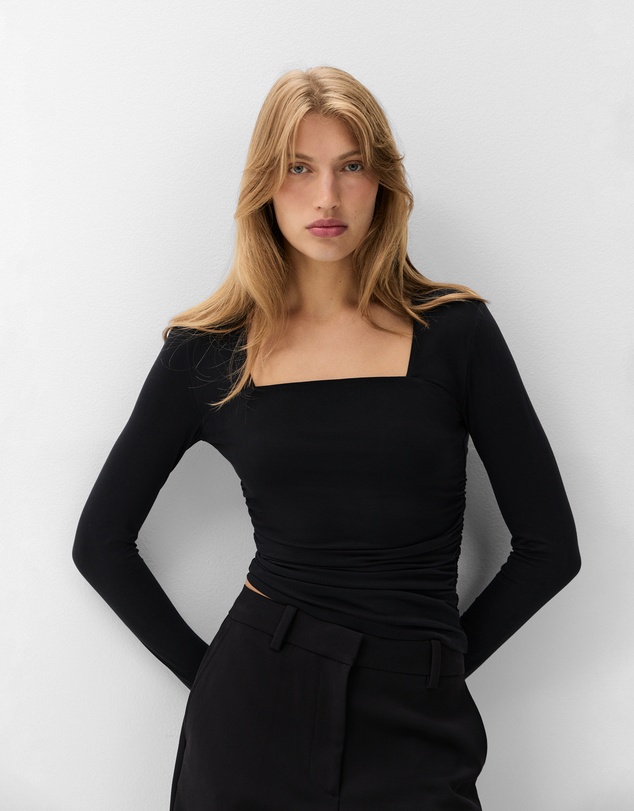 UNISON - Ruched Detail Long Sleeve Top