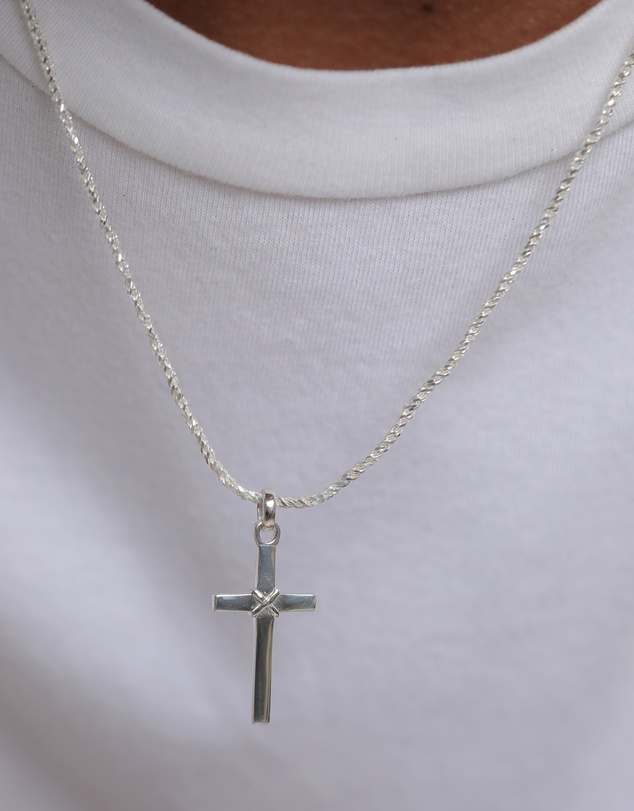 Kuzzoi - ICONIC EXCLUSIVE - Cross Pendant Necklace in 925 Sterling Silver