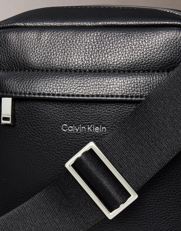 Calvin Klein - Logo HW Micro Pebble Reporter Bag