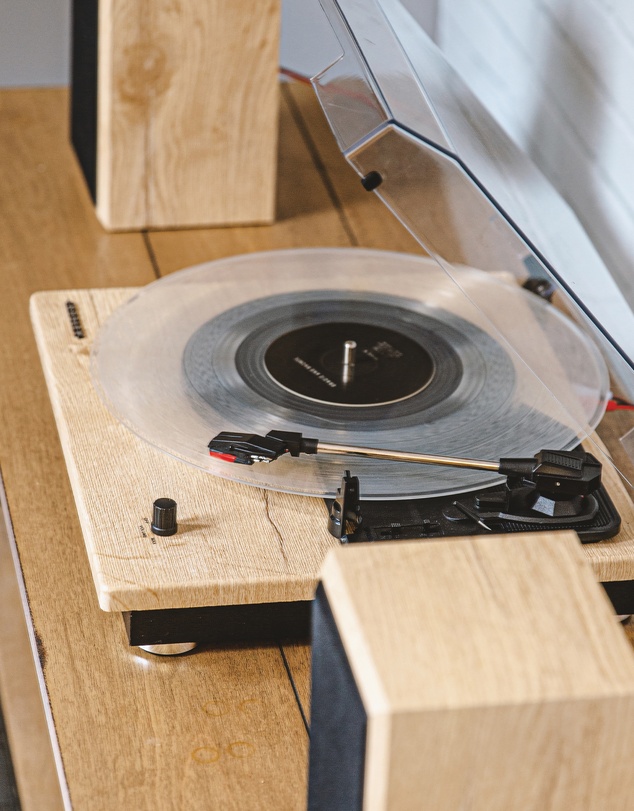 Crosley - Crosley Brio Record Player Shelf System With Speakers - Natural