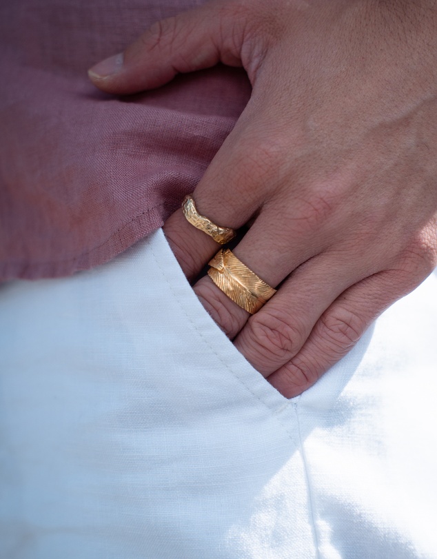 Kuzzoi - ICONIC EXCLUSIVE - Hammered Band Ring in Gold-Plated 925 Sterling Silver