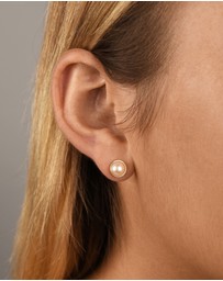Von Treskow - Cased Round Pearl Studs (6MM)