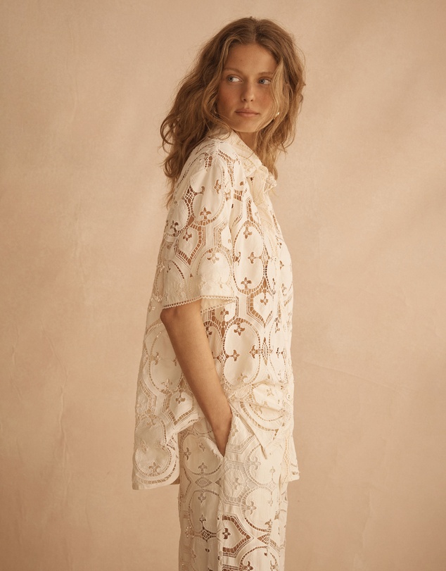 AUR OCEA - Lace Oversized Shirt