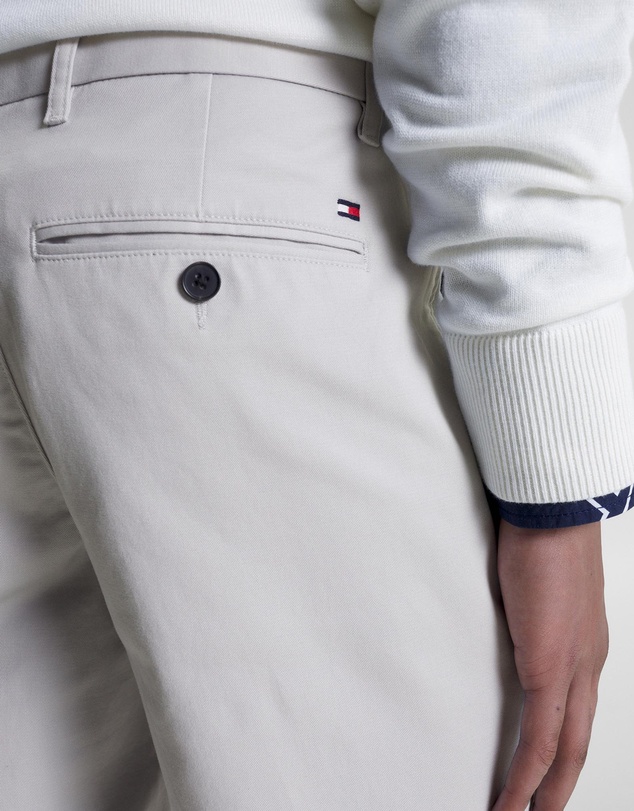 Tommy Hilfiger - 1985 Essential Bleecker Slim Fit Chinos