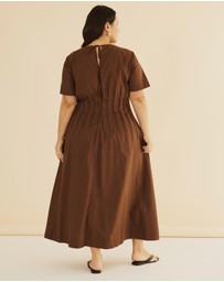Atmos&Here Curvy - Maya Pleat Maxi Dress