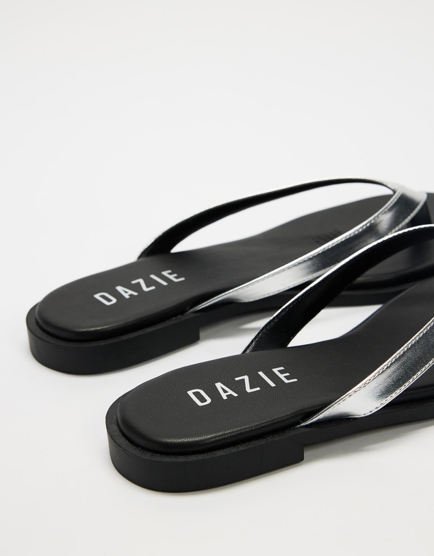 Dazie - Violet Thongs