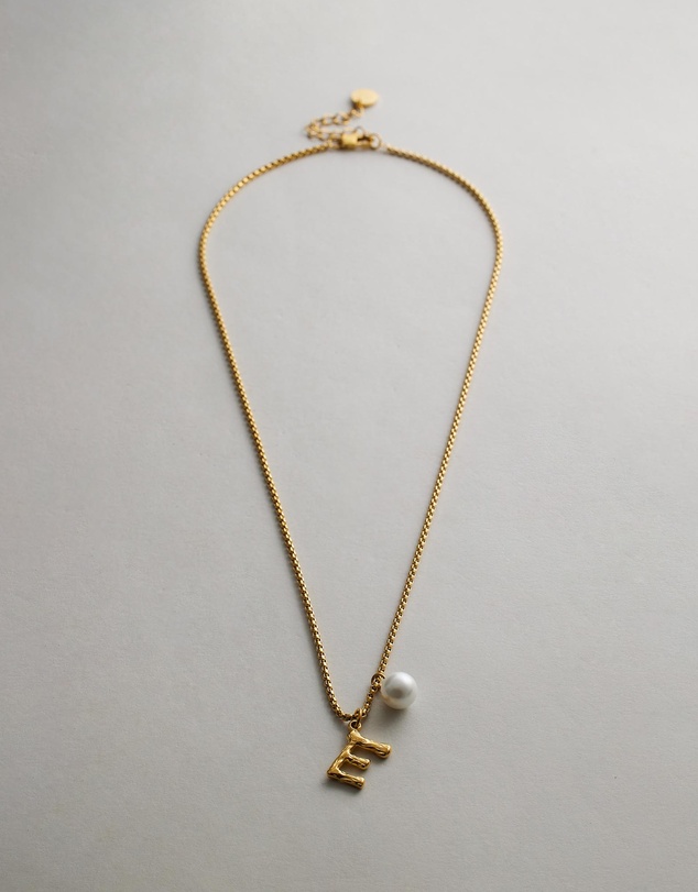Zahar - Pearl Letter E Necklace