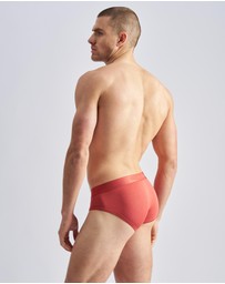 TEAMM8 - Reign Brief