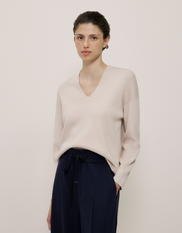 Trenery - Sculpted V Neck Knit in Clay