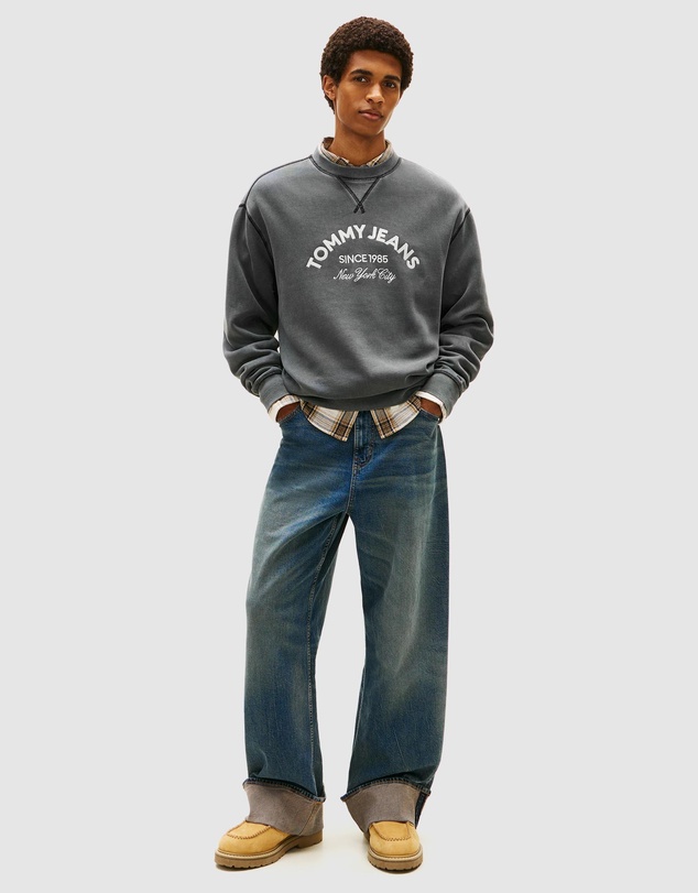 Tommy Jeans - Relaxed Garment Dyed Applique Crew