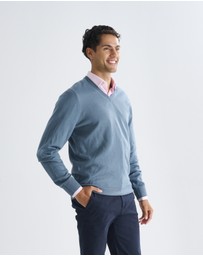 3 Wise Men - 3 Wise Men Fisher V Neck Merino Knit - Cement