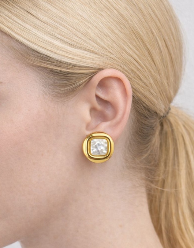 Izoa - Fiona Pearl Stud Earrings
