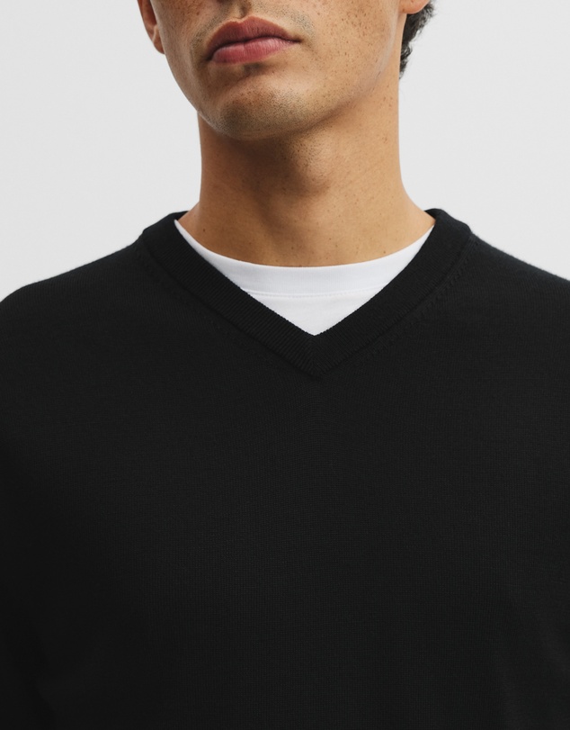 Country Road - Merino Wool V-neck Knit