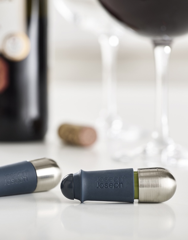 Joseph Joseph - BarWise™ Set of 2 Twist-lock Wine Stoppers (Blue)