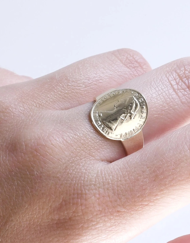 Von Treskow - Mini Curved Coin Ring