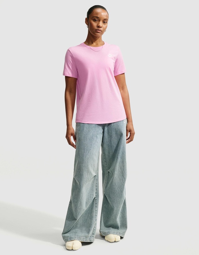 Nike - Sportswear Club Essentials T-Shirt