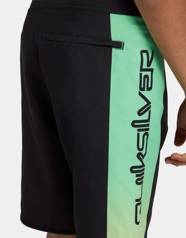Quiksilver - Boys 8 to 16 Everyday Holmes 17