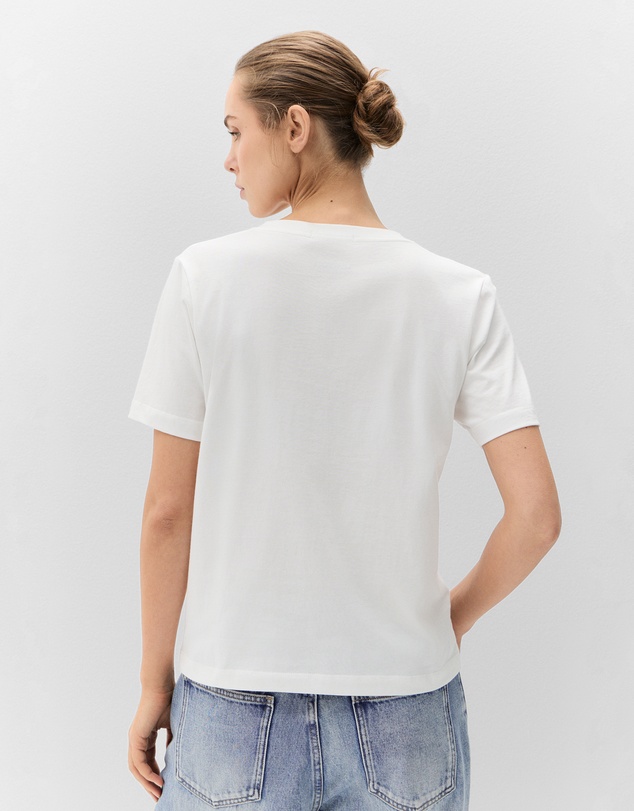 UNISON - The Classic V Neck Tee