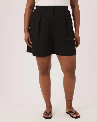 Atmos&Here Curvy - Clara Pleated Tailored Long-Line Shorts