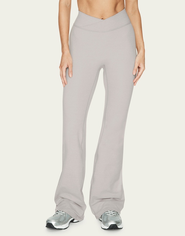 437 - The V Flare leggings