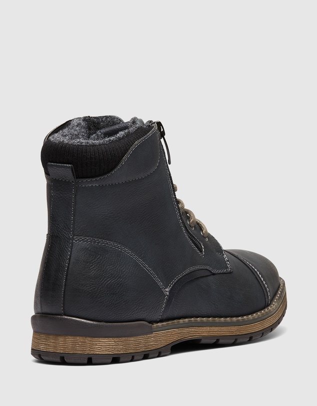 Uncut - Marlboro Boots