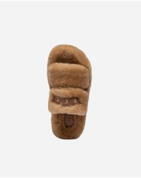 Ozwear Connection Uggs - Ugg Signature Shearling Slippers