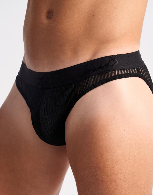 TEAMM8 - Casanova Brief