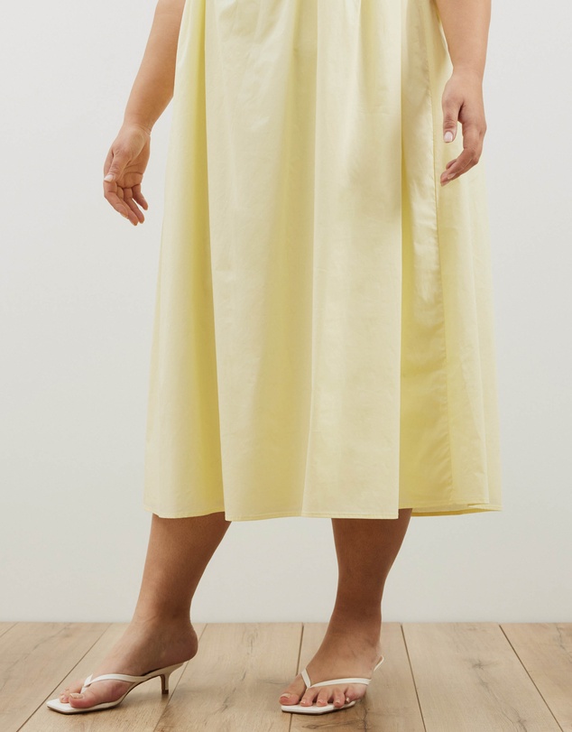 Atmos&Here Curvy - Louisa V-Neck Midi Dress