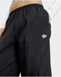 adidas Originals - ESSENTIALS WOVEN PANT Womens