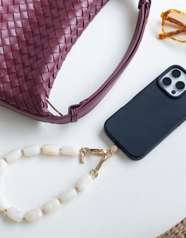 LOUVE COLLECTION - Silicone Black Case + Universal Patch + Abbey Off-White Wristlet