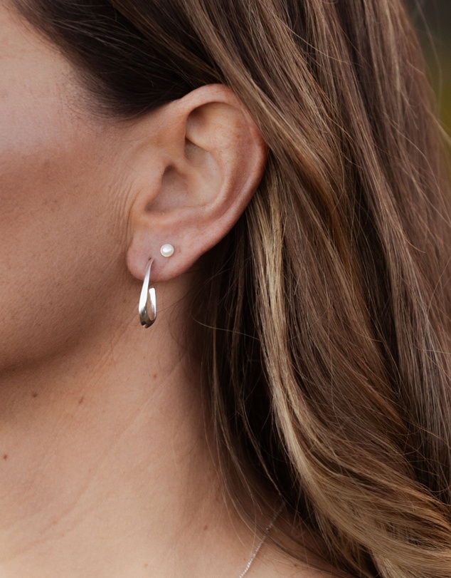 Ichu - Tiny Pearl Stud Earrings