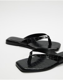 Atmos&Here - Capri Textured Square Toe Leather Thong Sandals