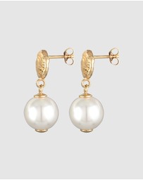 Elli Jewelry - Earrings Ear Hanger Platelet with Shell Core Pearl in 925 Sterling Silver Gold Plated
